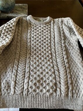 Classic Carraig Donn  
Cable-Knit Crewneck Sweater in Light Gray